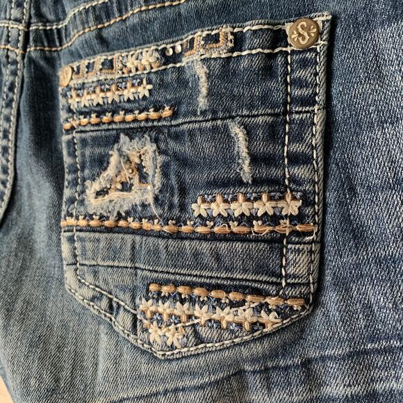 Shyanne Distressed Denim Jean Shorts Cutoffs Embroidered Jewel Detail Size 30 - Picture 12 of 16